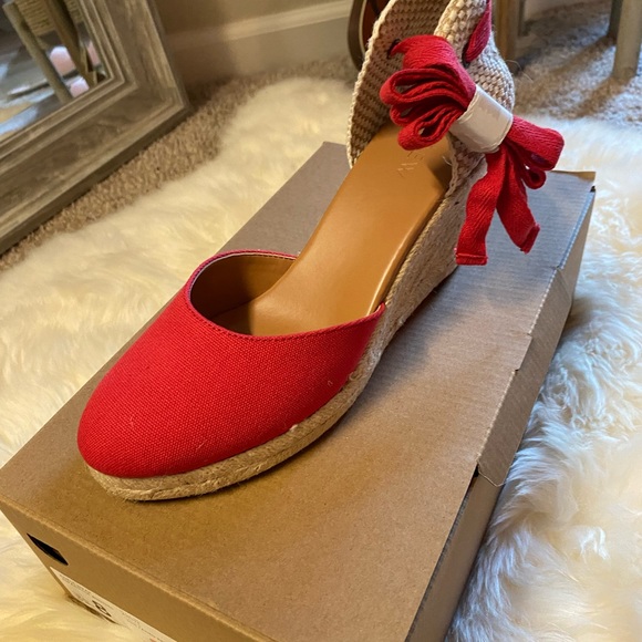 Shoes - Picture 2 of 4